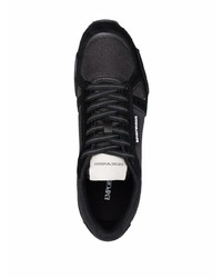 schwarze und weiße Sportschuhe von Emporio Armani