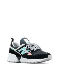 schwarze und weiße Sportschuhe von New Balance