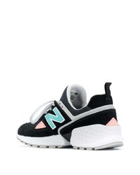 schwarze und weiße Sportschuhe von New Balance