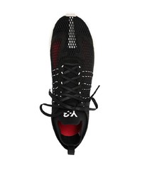 schwarze und weiße Sportschuhe von Y-3