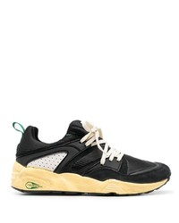 schwarze und weiße Sportschuhe von Puma