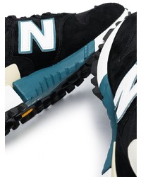 schwarze und weiße Sportschuhe von New Balance