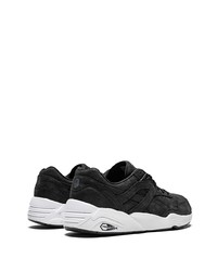 schwarze und weiße Sportschuhe von Puma