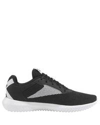 schwarze und weiße Sportschuhe von Reebok