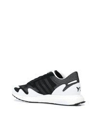 schwarze und weiße Sportschuhe von Y-3