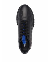 schwarze und weiße Sportschuhe von DSQUARED2