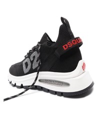 schwarze und weiße Sportschuhe von DSQUARED2