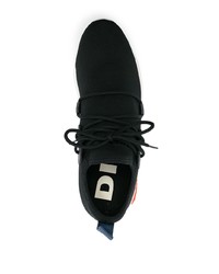 schwarze und weiße Sportschuhe von Diesel