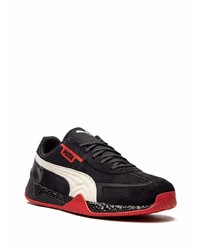 schwarze und weiße Sportschuhe von Puma