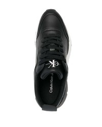 schwarze und weiße Sportschuhe von Calvin Klein