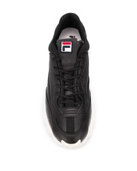 schwarze und weiße Sportschuhe von Fila