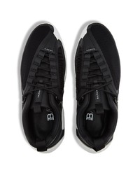 schwarze und weiße Sportschuhe von Balmain