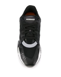 schwarze und weiße Sportschuhe von Versace