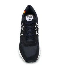 schwarze und weiße Sportschuhe von atlantic stars