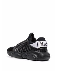 schwarze und weiße Sportschuhe von Moschino