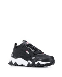 schwarze und weiße Sportschuhe von Fila