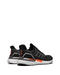 schwarze und weiße Sportschuhe von adidas