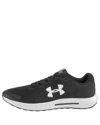 schwarze und weiße Sportschuhe von Under Armour