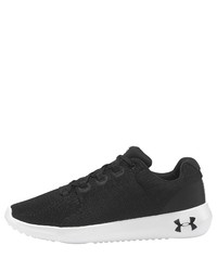 schwarze und weiße Sportschuhe von Under Armour