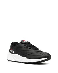 schwarze und weiße Sportschuhe von Fila