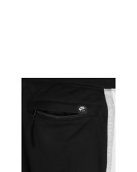 schwarze und weiße Sportshorts von Nike Sportswear