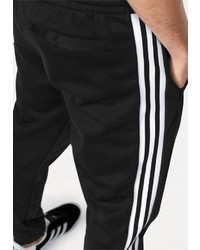 schwarze und weiße vertikal gestreifte Jogginghose von adidas Originals