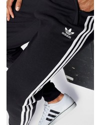 schwarze und weiße vertikal gestreifte Jogginghose von adidas Originals