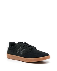 schwarze und weiße Wildleder niedrige Sneakers von New Balance