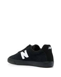 schwarze und weiße Wildleder niedrige Sneakers von New Balance