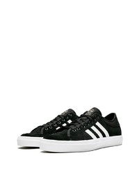 schwarze und weiße Wildleder niedrige Sneakers von adidas