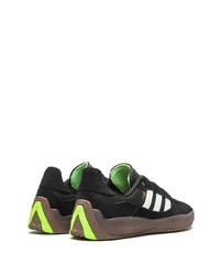 schwarze und weiße Wildleder niedrige Sneakers von adidas