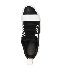 schwarze und weiße Wildleder niedrige Sneakers von Boris Bidjan Saberi