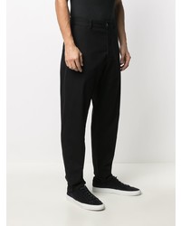 schwarze vertikal gestreifte Chinohose von Universal Works