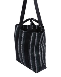 schwarze vertikal gestreifte Shopper Tasche aus Segeltuch von Mae & Ivy