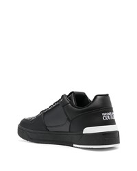 schwarze verzierte Leder niedrige Sneakers von VERSACE JEANS COUTURE