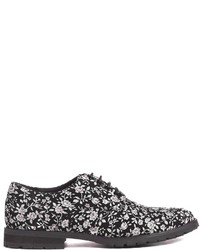 schwarze Wildleder Derby Schuhe mit Blumenmuster von Asos