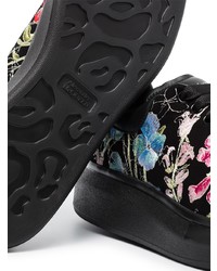 schwarze Wildleder niedrige Sneakers mit Blumenmuster von Alexander McQueen