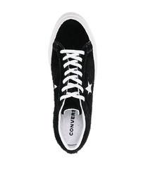 schwarze Wildleder niedrige Sneakers mit Sternenmuster von Converse