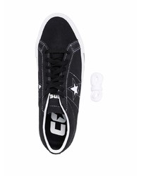 schwarze Wildleder niedrige Sneakers mit Sternenmuster von Converse