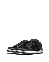 schwarze Wildleder niedrige Sneakers von Nike