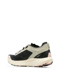 schwarze Wildleder niedrige Sneakers von Salomon