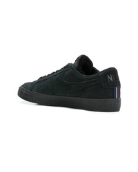 schwarze Wildleder niedrige Sneakers von Nike