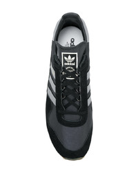 schwarze Wildleder niedrige Sneakers von adidas