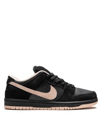 schwarze Wildleder niedrige Sneakers von Nike