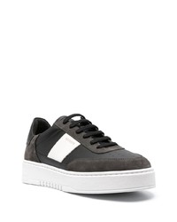 schwarze Wildleder niedrige Sneakers von Axel Arigato