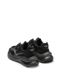 schwarze Wildleder niedrige Sneakers von Prada