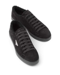schwarze Wildleder niedrige Sneakers von Prada