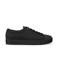 schwarze Wildleder niedrige Sneakers von SWEA