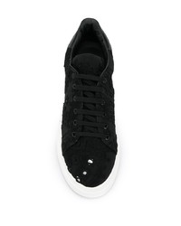 schwarze Wildleder niedrige Sneakers von By Walid