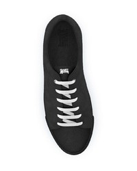 schwarze Wildleder niedrige Sneakers von Swear